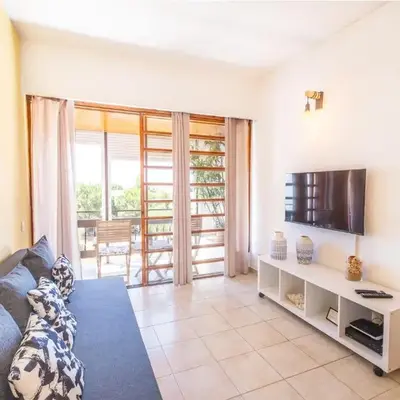 Entire Apartment 5min from Oura Beach