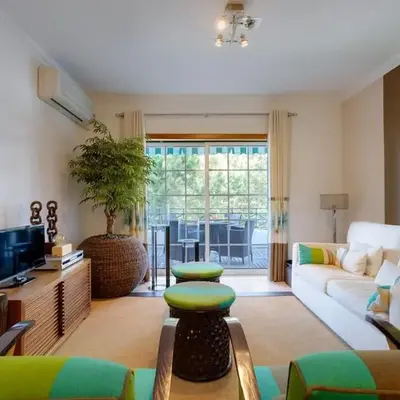 ROJA PÉ - Elegante apartamento T2 com AC perto do Pine Cliffs