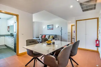 a bedroom with a large bed and a large window at Swiss Green Appartement Cosy et Spacieux in Quarteira
