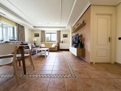a living room with a dining table and a living room at Pine Sun Park Т1 apartment Falesia beach in Olhos de Água
