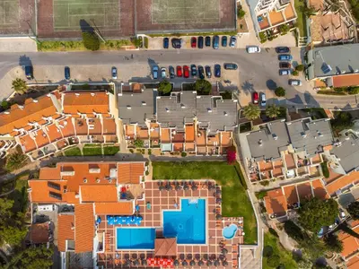 an overhead view of a suburb with houses and a pool at Albufeira Jardim Sun Deck Studio in Albufeira