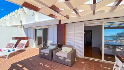 a patio with chairs and a table on a balcony at Que sonho! Vista Marina T2 HsR Vilamarina in Vilamoura