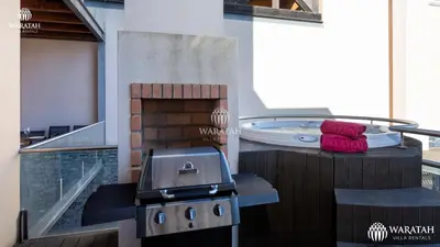 a grill and a hot tub in a building at Apartment Micaela in Vale do Lobo