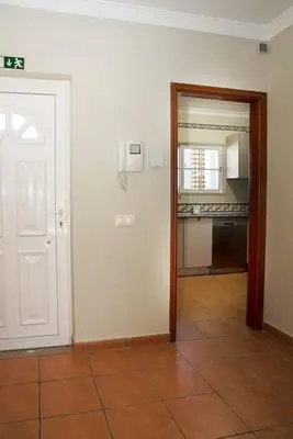 a room with a white door and a kitchen at Jardins da Galé Beach House in Albufeira