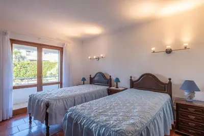 a bedroom with two beds and a window at Villa Andrea by Gabi Miguel in Albufeira