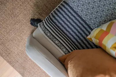 a couch with two pillows on top of it at Compromisso 25 in Faro