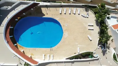an overhead view of a large swimming pool at T3 Centro de Albufeira com piscina in Albufeira