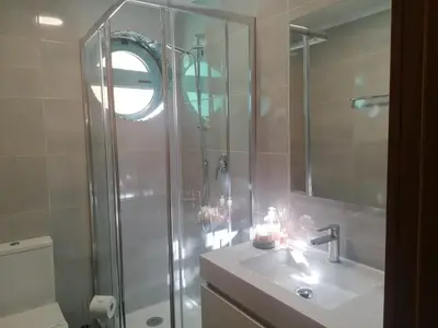a bathroom with a shower and a sink and a mirror at Apartamento W Marina by Sunnyway in Albufeira
