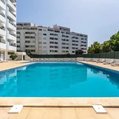 Modern 2 BDR Flat W/Balcony and Pool by LovelyStay