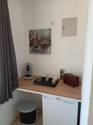 a room with a wooden counter with a desk at B&B Casa Flamenga in Alte