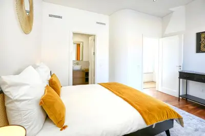 a bathroom with a shower and a toilet and a sink at Green & Gorgeous - 3 bedroom Getaway in the Heart in Faro