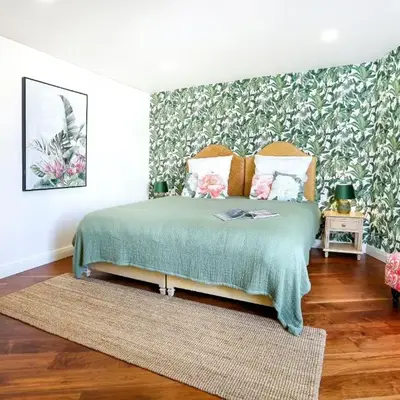 Green & Gorgeous - 3 bedroom Getaway in the Heart