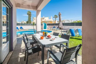 a house with a pool in front of it at Villa Rato in Galé