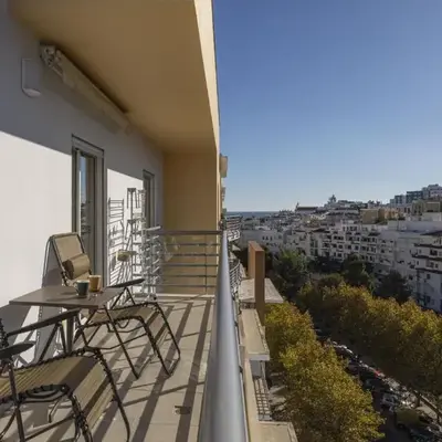 Modern 1BR Apartment in Central Albufeira with Balcony & Parking