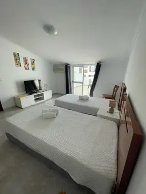 a bedroom with two twin beds and a television at STUDIO COMPLETO PARA 2 PESSOAS in Albufeira
