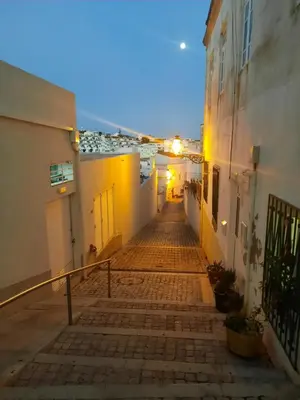 an alley way in a city at night at Espaçoso apartamento com excelente espaço exterior in Albufeira