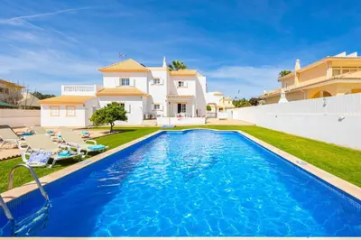 a swimming pool in the backyard of a house at Villa Marlene in Guia