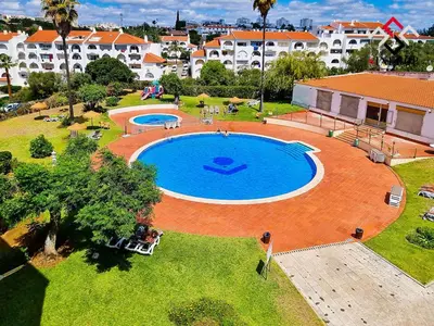 an overhead view of a swimming pool in a park at Apartamento T1 - Valmangude in Albufeira