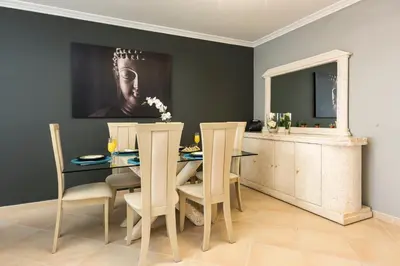 a dining room with a table and chairs at Roberto Quarteira Central in Quarteira
