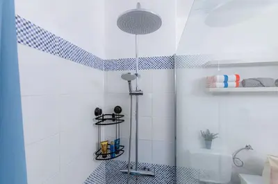 a bathroom with a shower with a glass door at VILA MAGNA - Apart renovado para 4 com piscina e Ar condicionado in Albufeira