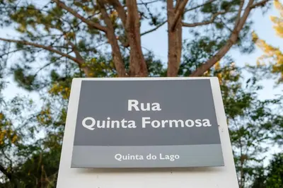 a sign for the university of urinia formosa at Quinta do Lago Golfside Retreat in Quinta do Lago