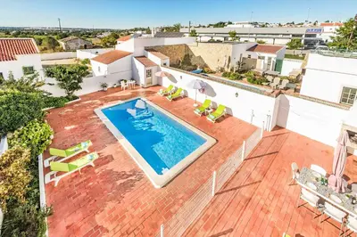 an aerial view of a house with a swimming pool at Villa Bento Dios in Galé