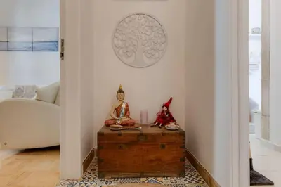 a room with a table with a statue on it at Casa LOTUS - Requinte e bom gosto para 6 pessoas no coração de Faro in Faro
