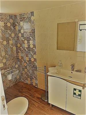 a bathroom with a toilet and a sink at Casa Vitoria - Olhos de Agua - Albufeira in Roja- Pé