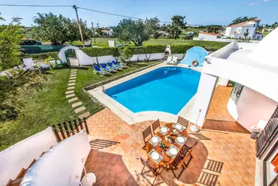 an overhead view of a swimming pool in a backyard at Villa Gira in Albufeira