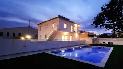 a large swimming pool in front of a house at Hibisco 1 by Check-in Portugal in Albufeira