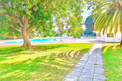 a park with a tree and a sidewalk at Resort Albufeira T2, Praia da Oura in Albufeira