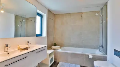 a bathroom with a tub and a toilet and a sink at Apartamento T2 novo e espaçoso em Vilamoura in Vilamoura