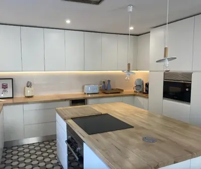 a kitchen with white cabinets and a toaster on a counter at Villa Amêndoa in Loulé