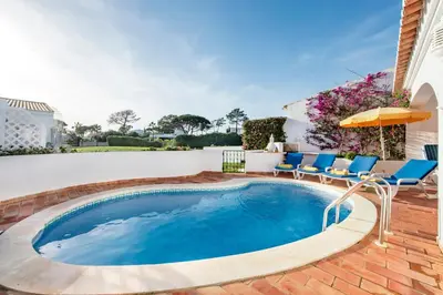 a house with a swimming pool in a yard at Mng Elliott42 in Vale do Lobo