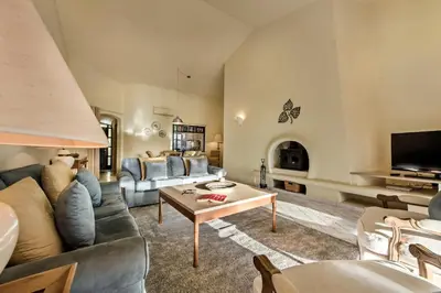 a living room with a table and a couch at Mng Elliott42 in Vale do Lobo