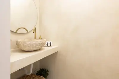 a bathroom with a bowl sink and a mirror at Modern retreat 3 Bedroom in Vilamoura in Quarteira