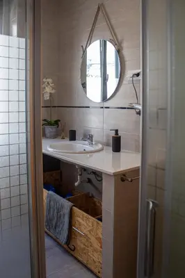 a bathroom with a sink and a mirror at Casa Amarela - Conforto e localização central! in Faro