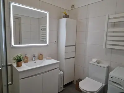a bathroom with a shower with a glass door at Casa Kari in Albufeira