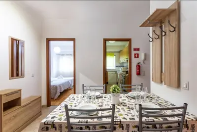a dining room with a table and chairs at Blife Candya private rooms in Faro