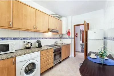 a kitchen with a washer and dryer at Blife Candya private rooms in Faro
