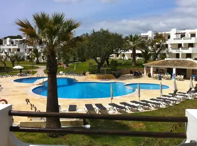 an overhead view of a swimming pool in a park at Acolhedora Vila 371, 3 quartos, Balaia Golf Village in Albufeira