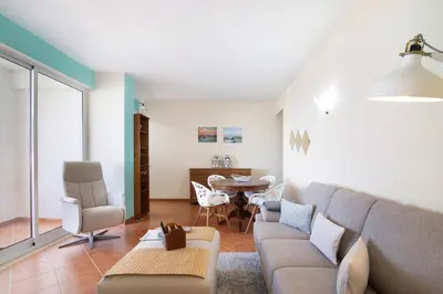 a living room with a couch and a table at Apartamento Sunny in Quarteira