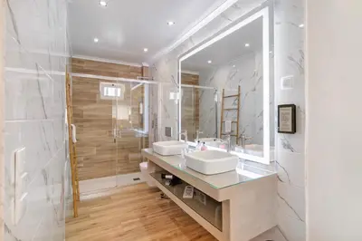 a bathroom with two sinks and a shower at Luxury Home Sweet Home T3 in Faro