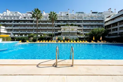 a large swimming pool in front of a building at Vista Marina Exclusiva T1 HsR Vilamarina in Quarteira