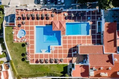 a bathroom with two sinks and a bed at ELdorado JArdim open view beach 5 minutes foot in Albufeira