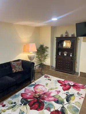 a living room with a couch and a rug at Grand Studio 56 in Faro