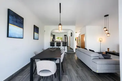 a living room with a couch and a table at Casa Merrigan in Albufeira