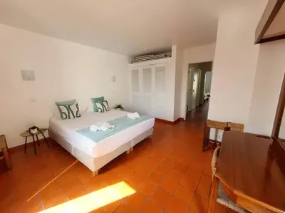 a bedroom with a large white bed in a room at Apartamento do Moinho acesso à Piscina in Albufeira