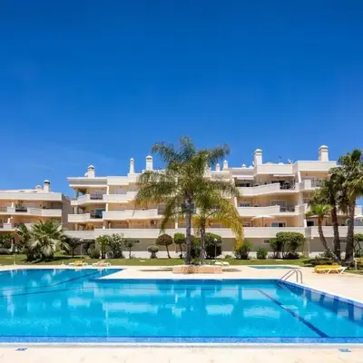 Stylish 2BR Apartment with Pool Parking & WiFi
