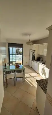 a kitchen with a table and a tableasteryasteryasteryasteryasteryasteryasteryastery at T3 - Casa Jerome in Quarteira